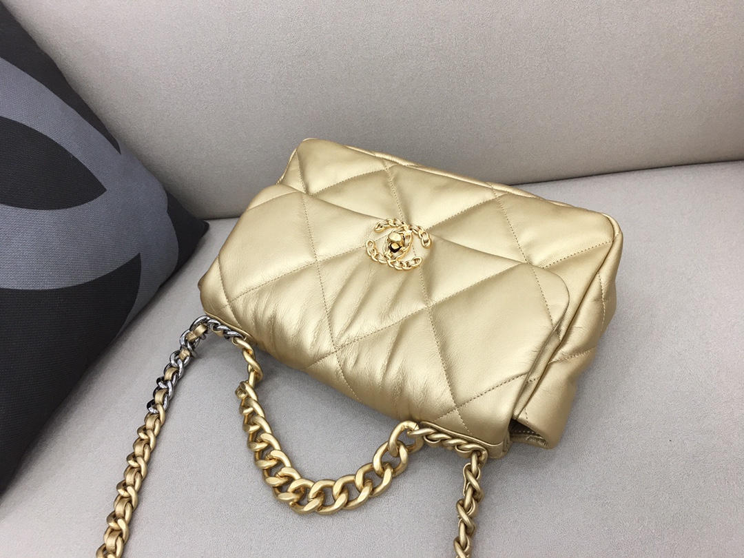 Lambskin 19 Large Handbag Flap Bag AS1161 Gold